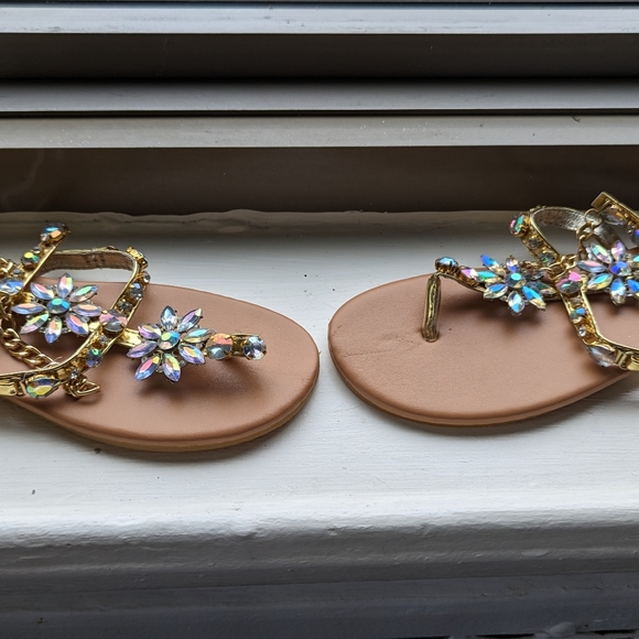 Stylish Iridescent Embellished Sandals - Picture 4 of 4
